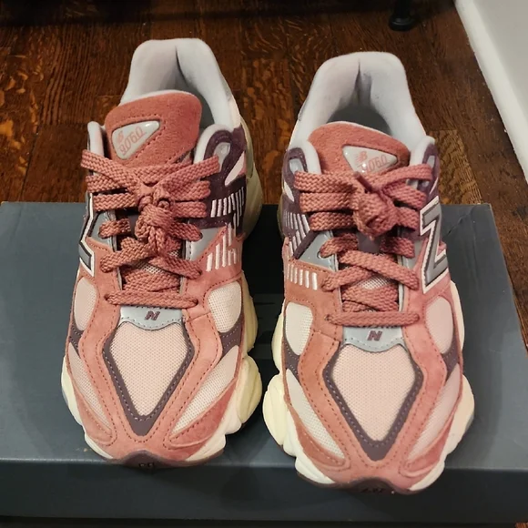 New Balance 9060 - Picture 3 of 9